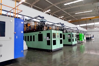 塑料包裝容器吹塑及吹瓶生產(chǎn)車(chē)間